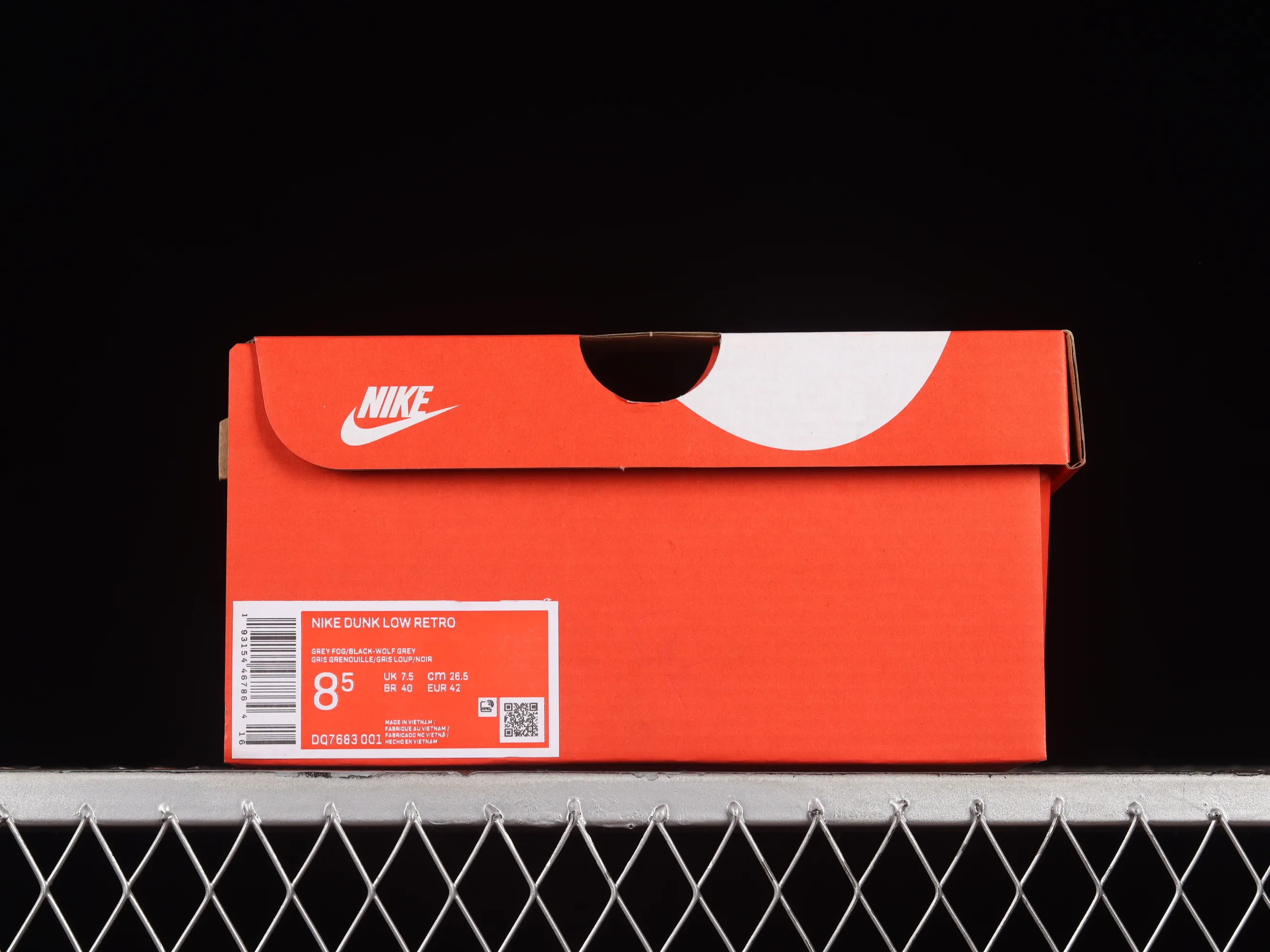 All Categories Nk SB Dunk Series Nk SB Dunk Low Low-top sneakers Cost-effective version Nk Dunk Low "Chenille" plush black hook SB low-top sports and leisure sneakers DQ7683-001